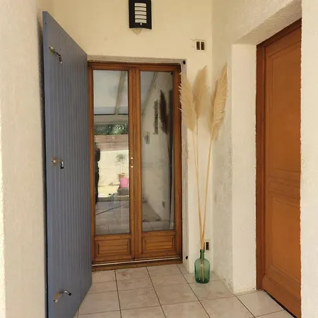 Maison A Avec Parking Gratuit Holiday home Nimes